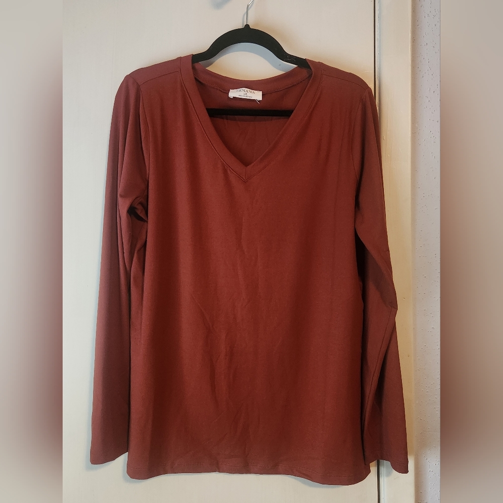 Zenana Outfitters, long sleeve v-neck pullover shirt, size 1x, rust colored